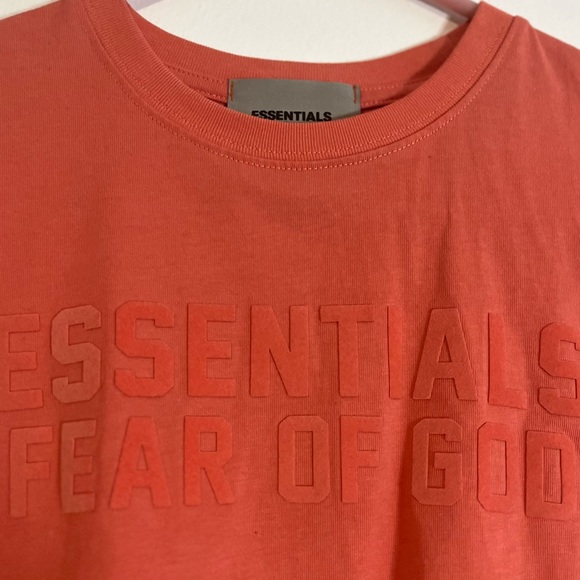 Essentials Pink ‘Coral’ Boys Size XL Tee - Picture 1 of 2